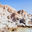 Plage sur l'île de Paros dans les Cyclades