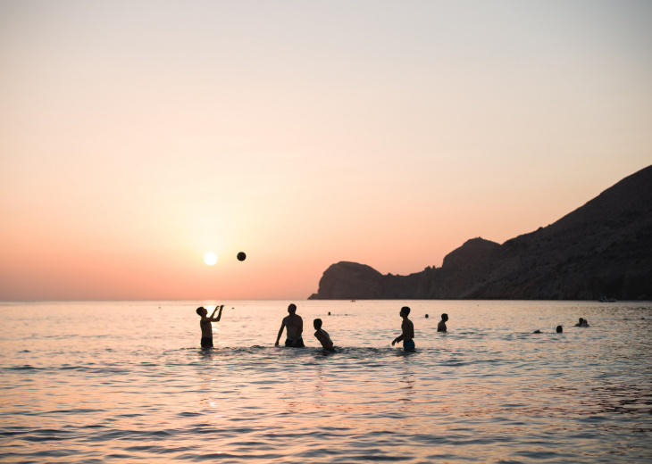 Grèce en famille au coucher du soleil